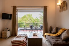 Coco Loco Boho 2BHK Pool Riviera Saphire