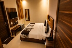 Rooms of Hotel Reeve Inn