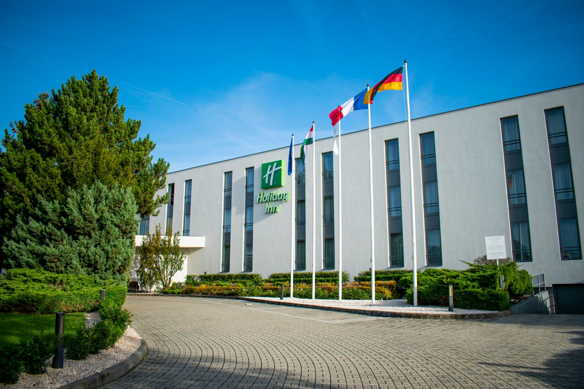 Holiday Inn Budapest-Buda - Tap to explore photos