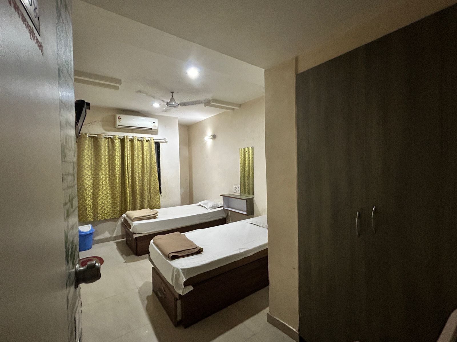 Finestay Samarth Lodge - Tap to explore photos