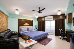 Rooms of Modern studio near Airport pool & Gym