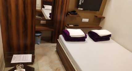 AQUADOME INTERNATIONAL HOTEL Room Type - DELUXE ROOM