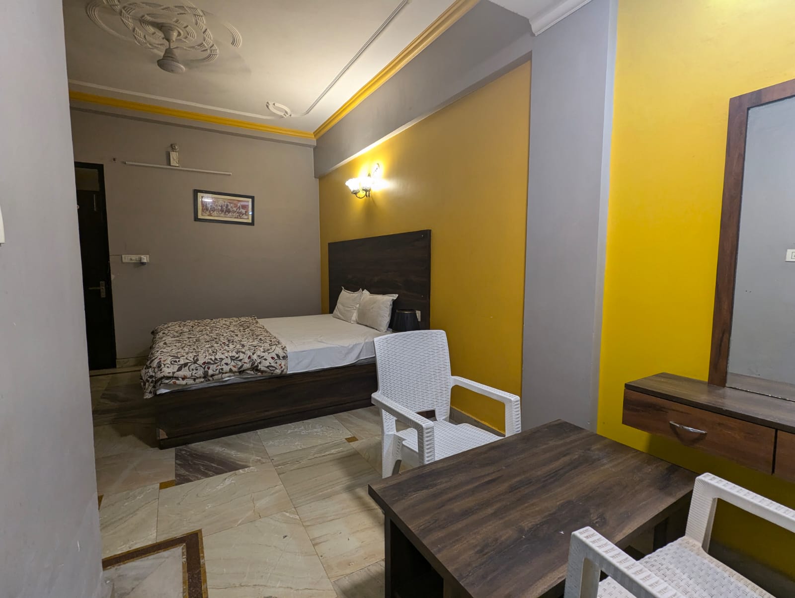 Hotel Vibrant Inn - A boutique Stay - Tap to explore photos