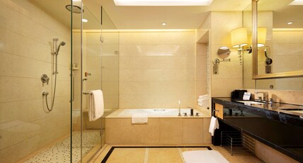 Hilton Xiamen Room Type - KING ONE BEDROOM DLX SUITE
