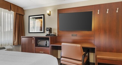 Best Western Plus Dryden Hotel & Conference Centre Room Type - 2 Queen Beds, Non-Smoking, Second Floor, Work Desk, Microwave And Refrigerator, Wi-Fi, Full Breakfas Best Western Plus Dryden Hotel & Conference Centre Room Type - 2 Queen Beds, Non-Smoking, Second Floor, Work Desk, Microwave And Refrigerator, Wi-Fi, Full Breakfas