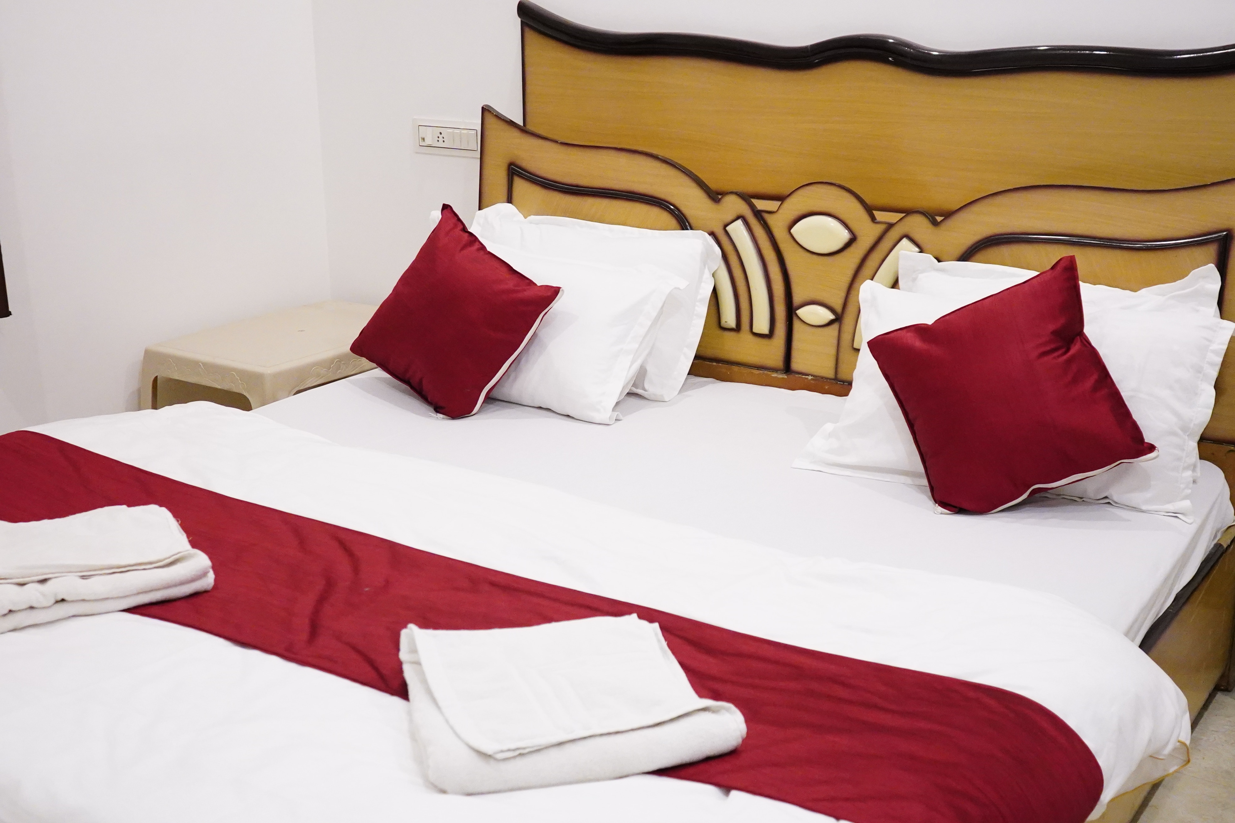 Rising Shemesh Homestay - Tap to explore photos