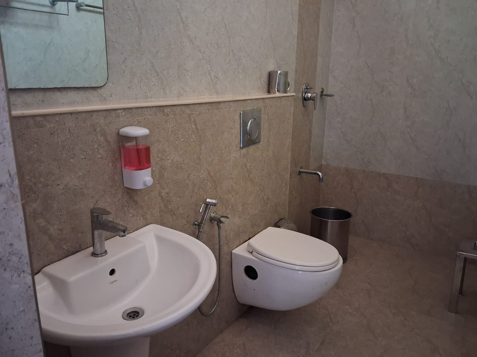 STOPOVER@MUZIRIS - Tap to explore photos