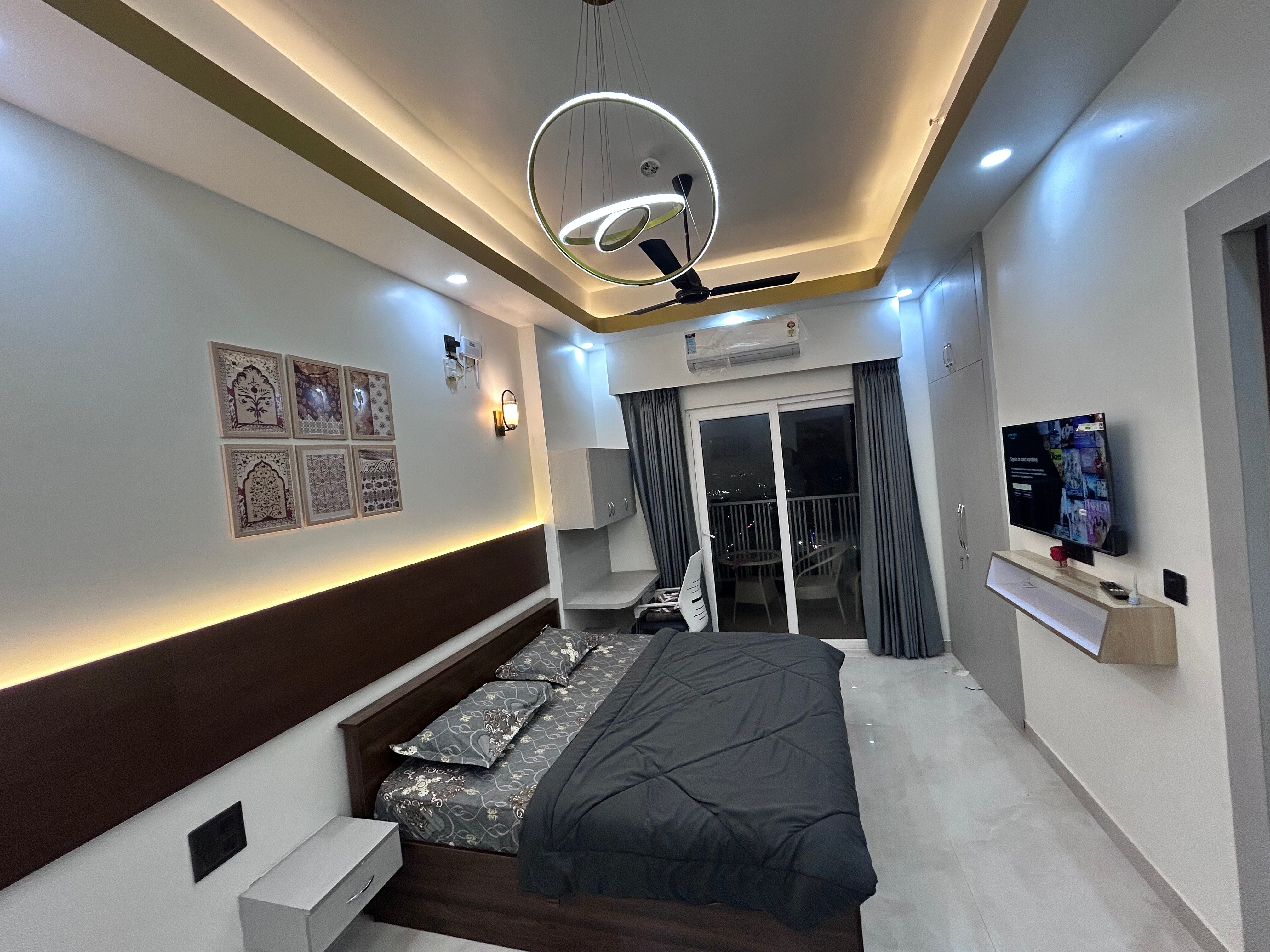 Bright & Cozy , Greater Noida near Mall Ek murti - Tap to explore photos