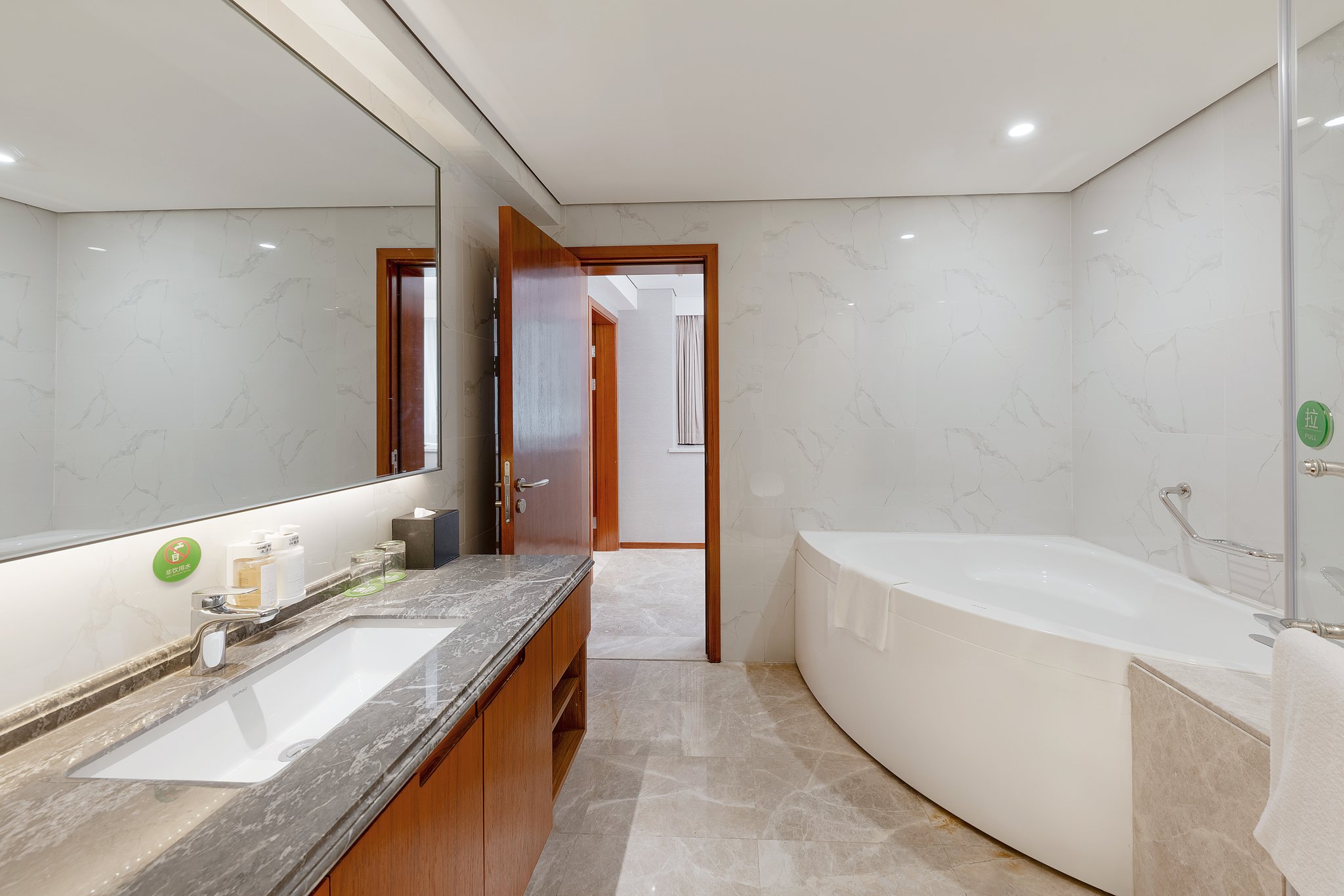 Holiday Inn & Suites XI'AN HIGH-TECH ZONE - Tap to explore photos