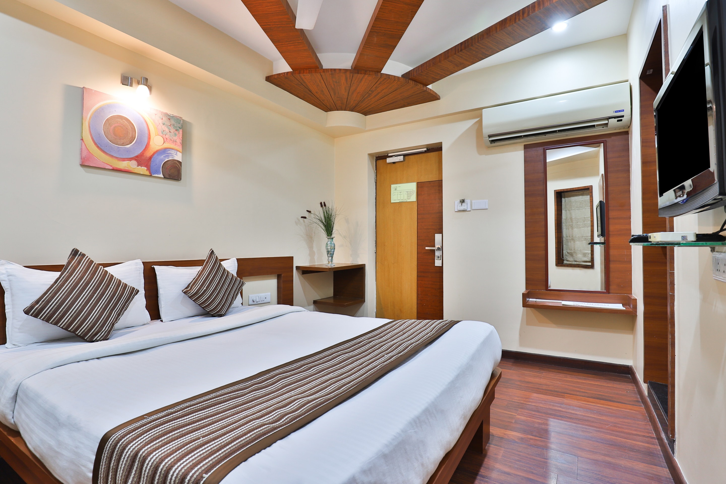 Hotel President @ Kalaghoda - Tap to explore photos