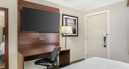 Best Western Plus Dryden Hotel & Conference Centre Room Type - 1 Double Bed, Non-Smoking, Microwave And Refrigerator, Work Desk, Wi-Fi, Full Breakfast