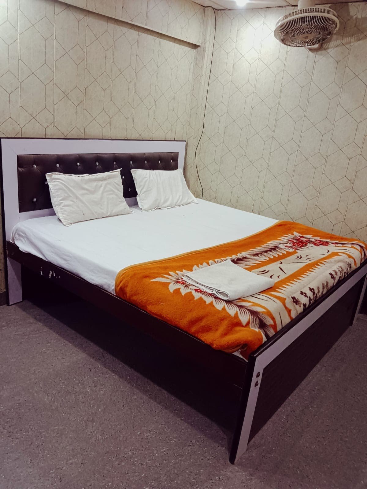 Hotel Vikral Guest house - Tap to explore photos