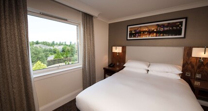 DoubleTree by Hilton Glasgow Strathclyde Room Type - QUEEN JUNIOR SUITE