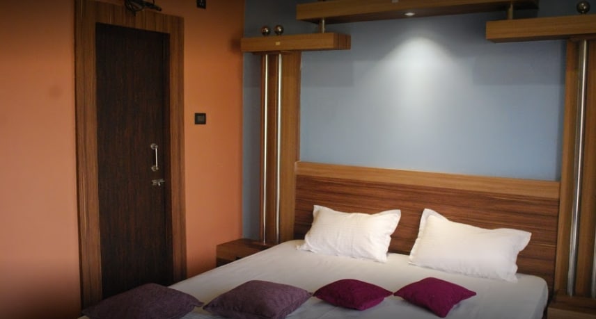 Hotel Bivab - Tap to explore photos