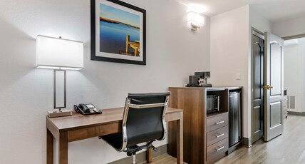 Best Western Plus First Coast Inn & Suites Room Type - Suite-1 King Bed, Communication Assistance, Sofabed, Non-Smoking, Full Breakfast