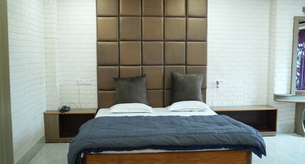 Hotel DL Room Type - Super Deluxe AC