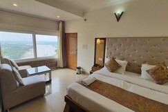 Hotel Ganesha Inn with (Ganga View Rooms)