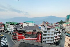 Dolma Dhim Stay 1Km from MG Marg