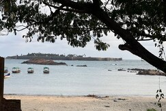 Sumi s Homestay Fort view and on the beach