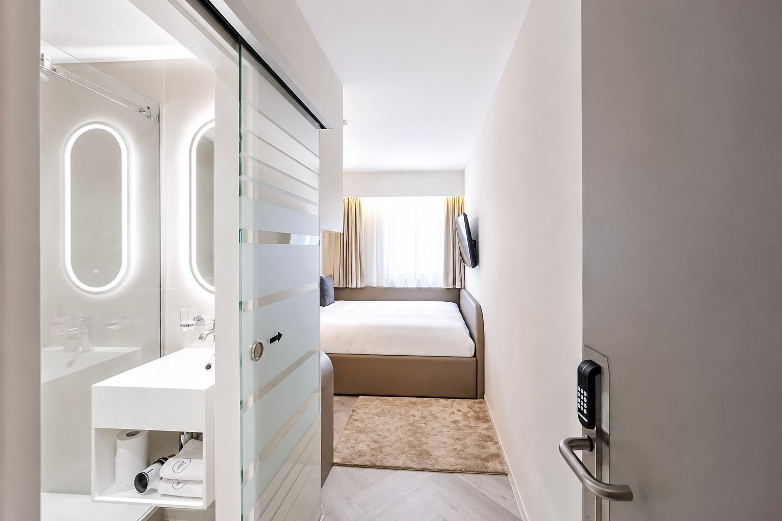 VISIONAPARTMENTS Leonhardstrasse - contactless check-in - Tap to explore photos