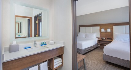 Holiday Inn Express Hotel & Suites Bishop, an IHG Hotel Room Type - 2 Queen Beds 1 Bedroom Suite