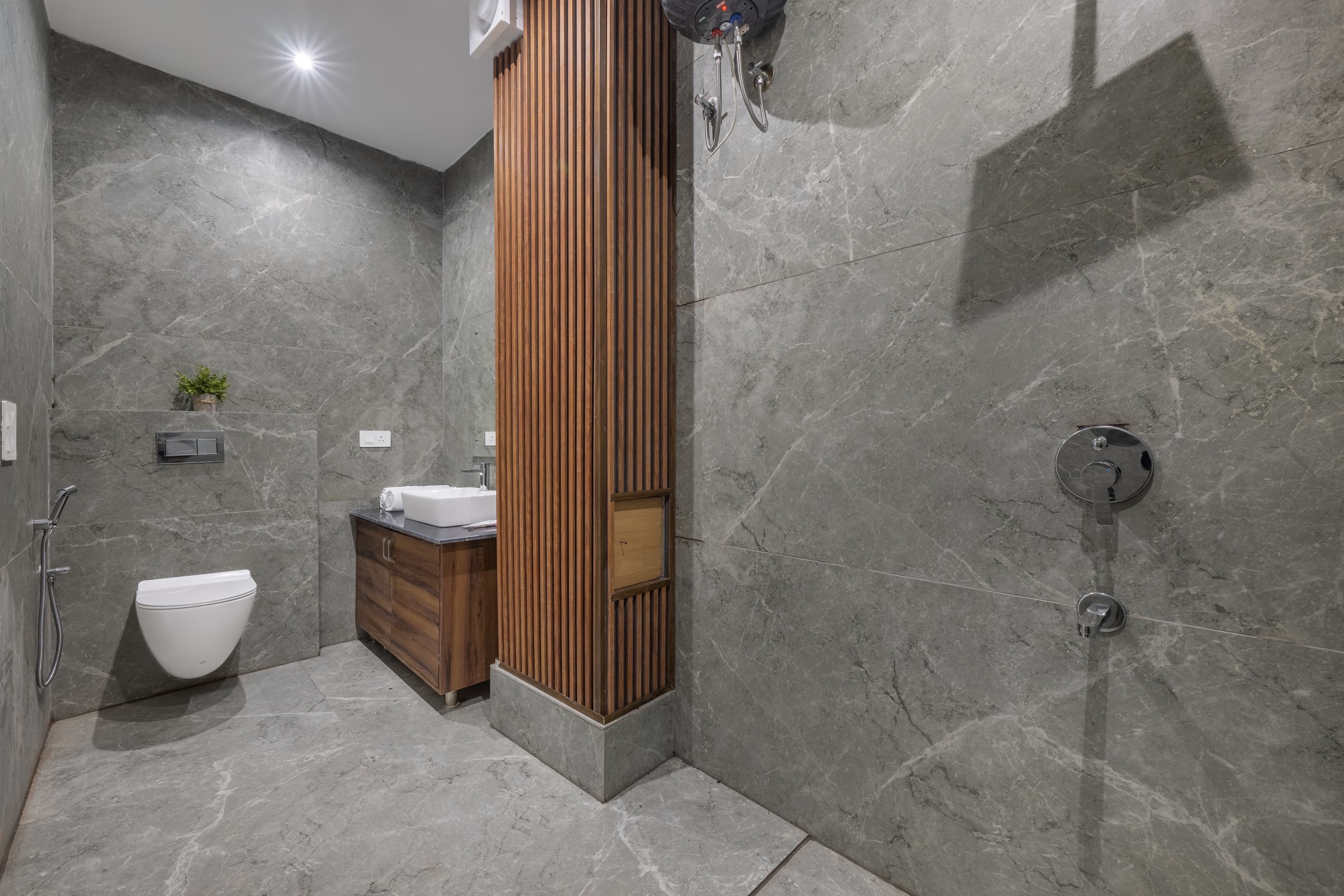 Kasauli Skyline I 2 BHK With Jacuzzi - Tap to explore photos