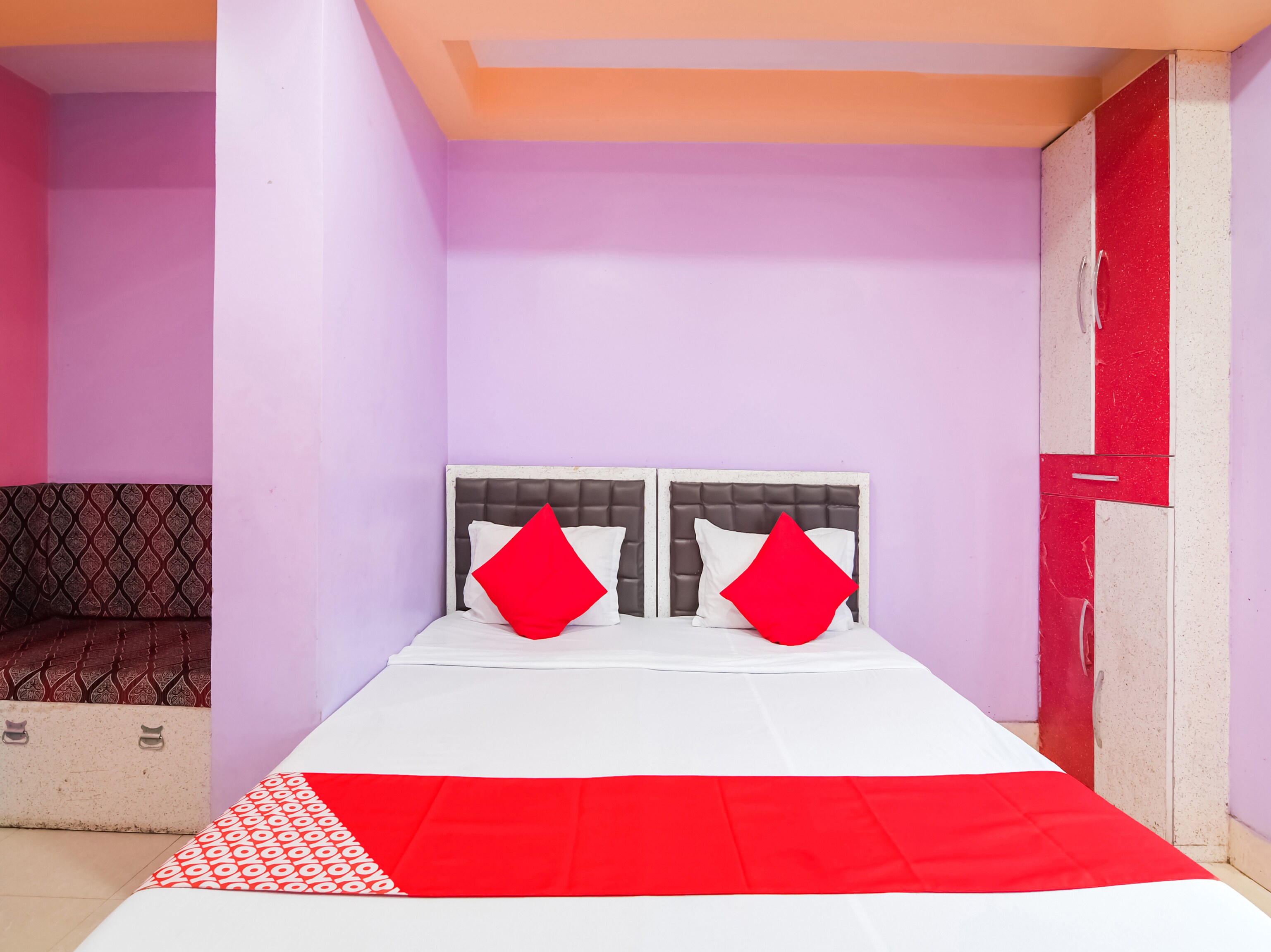 OYO Flagship Hotel Red Velvet - Tap to explore photos