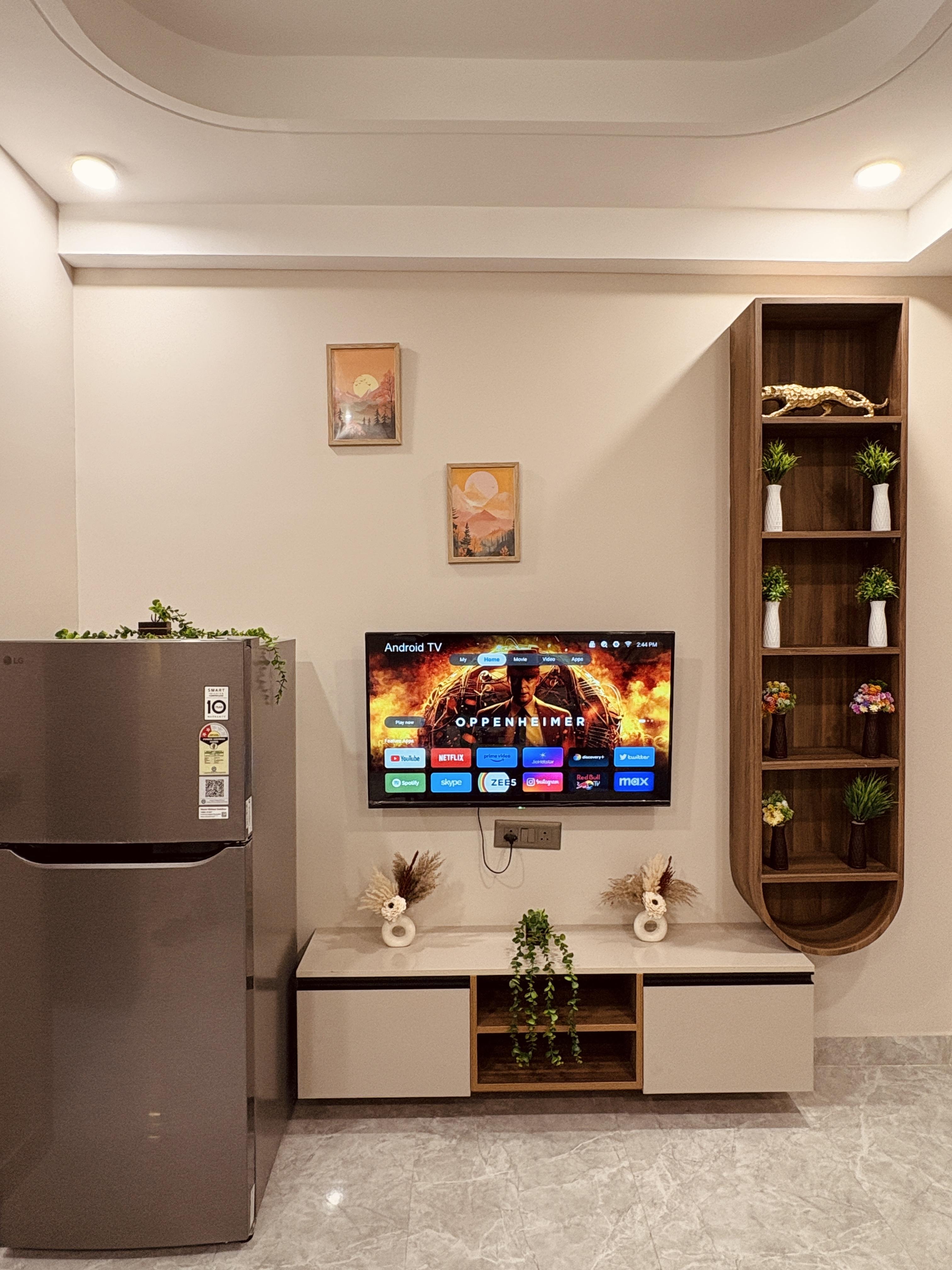 Travellers Habitat 1BHK with Balcony DLF Phase 3 - Tap to explore photos
