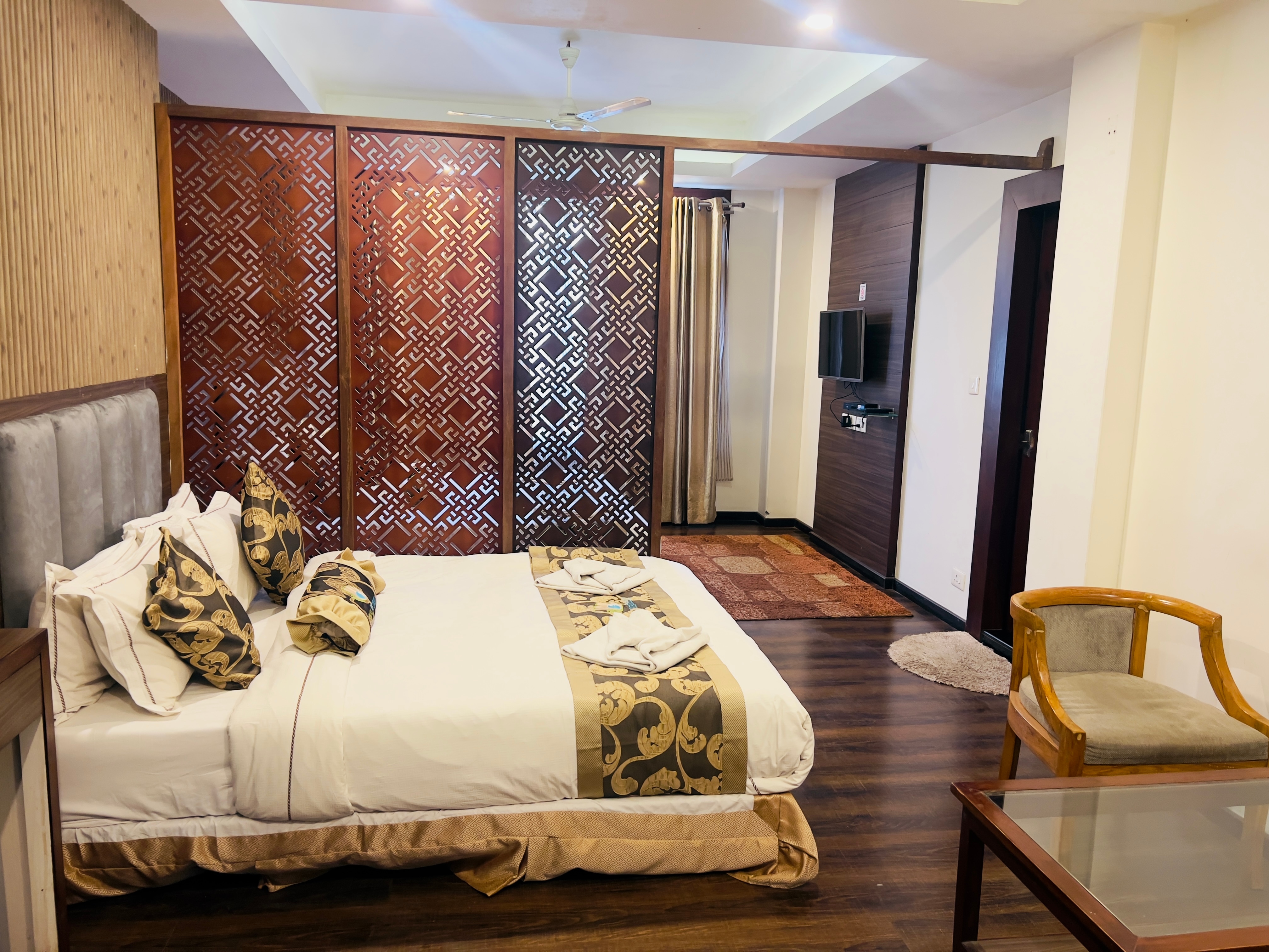PEARL RETREAT (A Pure Veg Hotel) - Tap to explore photos