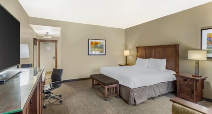 Best Western Plus High Country Inn Room Type - Accessible - 1 Queen, Mobility Accessible, Bathtub, Sofa For Sitting, Non-Smoking, Full Breakfast Best Western Plus High Country Inn Room Type - Accessible - 1 Queen, Mobility Accessible, Bathtub, Sofa For Sitting, Non-Smoking, Full Breakfast