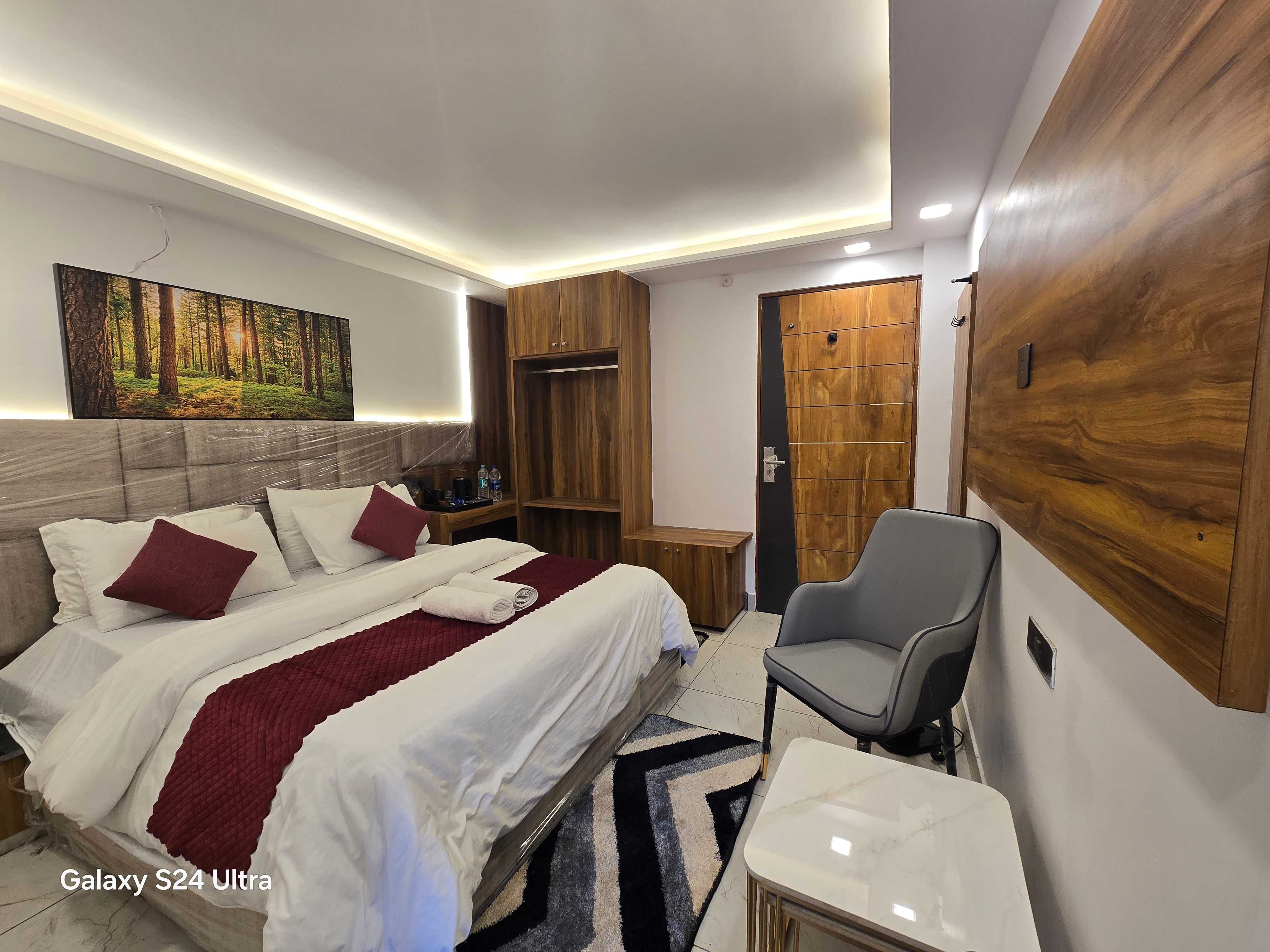 Hotel Royal Badri - A Pilgrim's Habitat - Tap to explore photos