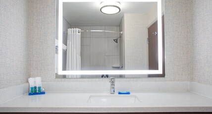 Holiday Inn Express Hotel & Suites Longmont (Pet-friendly) Room Type - 2 Queen Beds Standard