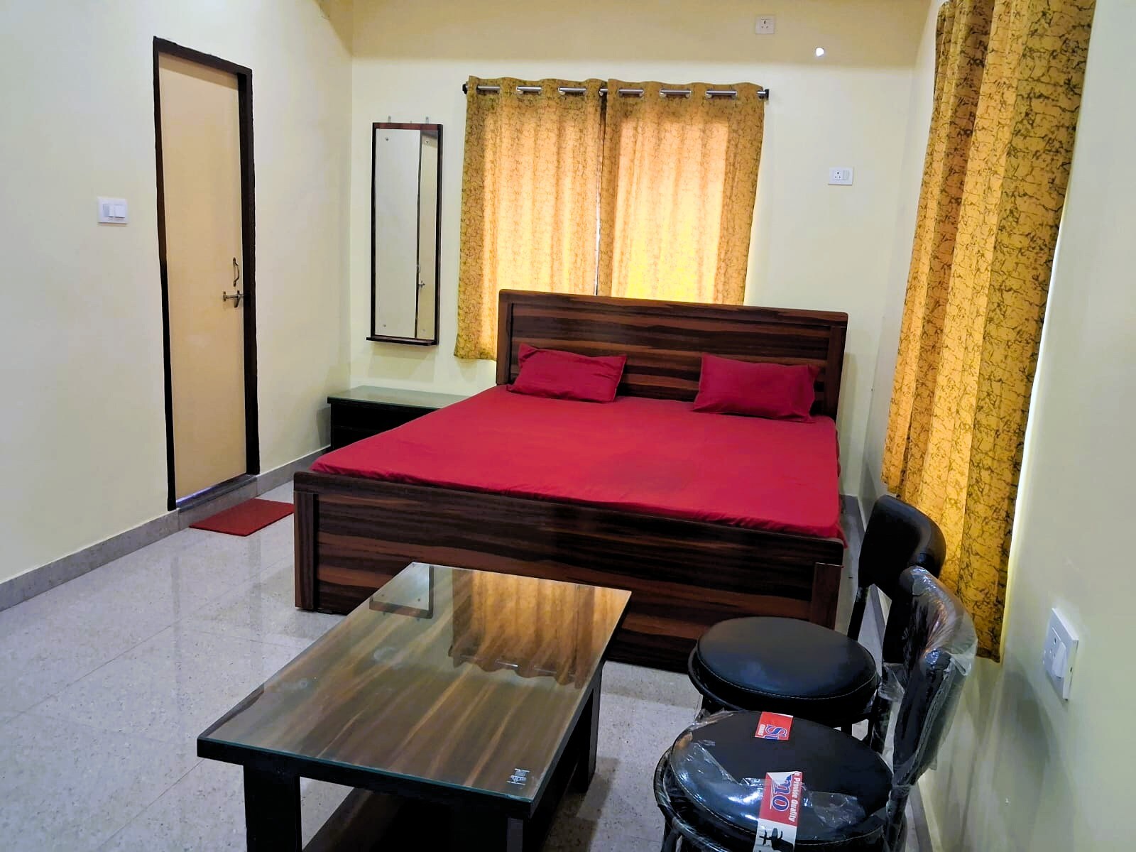 Nandi Inn -1km From Baba Dham Area - Tap to explore photos