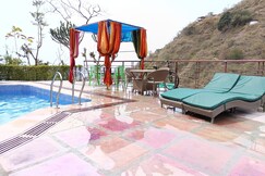 Paradise Valley | Rooms & Swimming Pool (Stags not allowed)