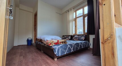 Gyatso Home Stay Room Type - Mountain and City View Room 4
