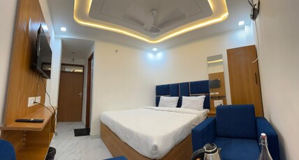 Hotel Golden Palace Room Type - Deluxe Room with Air Conditioning