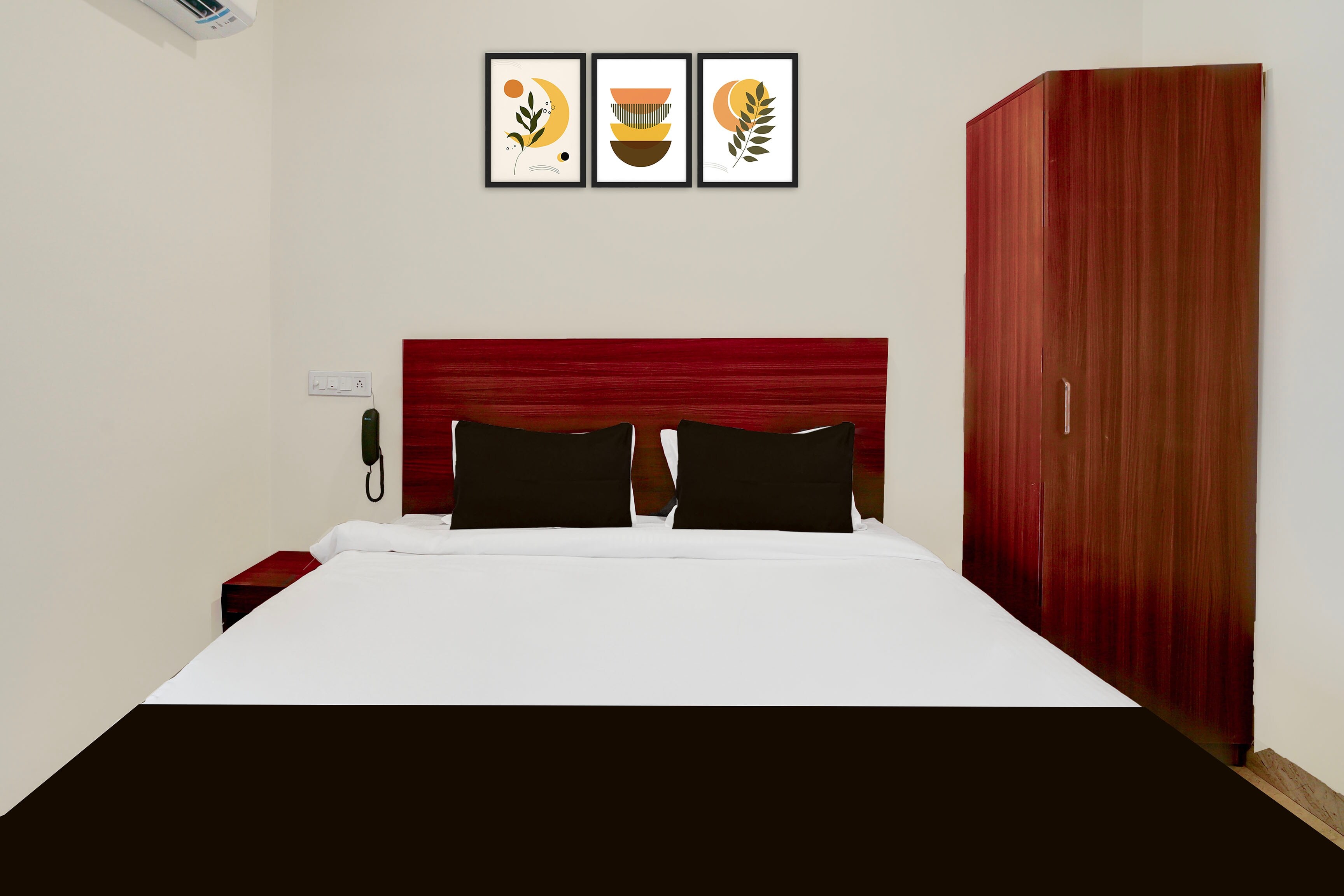 Super Hotel O Evanka - Tap to explore photos