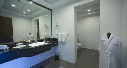 Ramada By Wyndham Abu Dhabi Corniche Room Type - Deluxe City View 1 King Bed