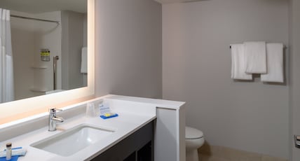 Holiday Inn Express & Suites Tulsa Downtown Room Type - 1 King Bed Standard Comm Access
