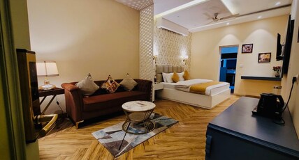 Victorian Elegance Luxury Stays Room Type - Upper Level Retreat Suite Room