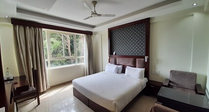 Gokulam Park Room Type - Deluxe Room
