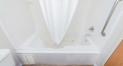 Hampton Inn Caryville Room Type - 1 KING W  WHIRLPOOL NOSMOK