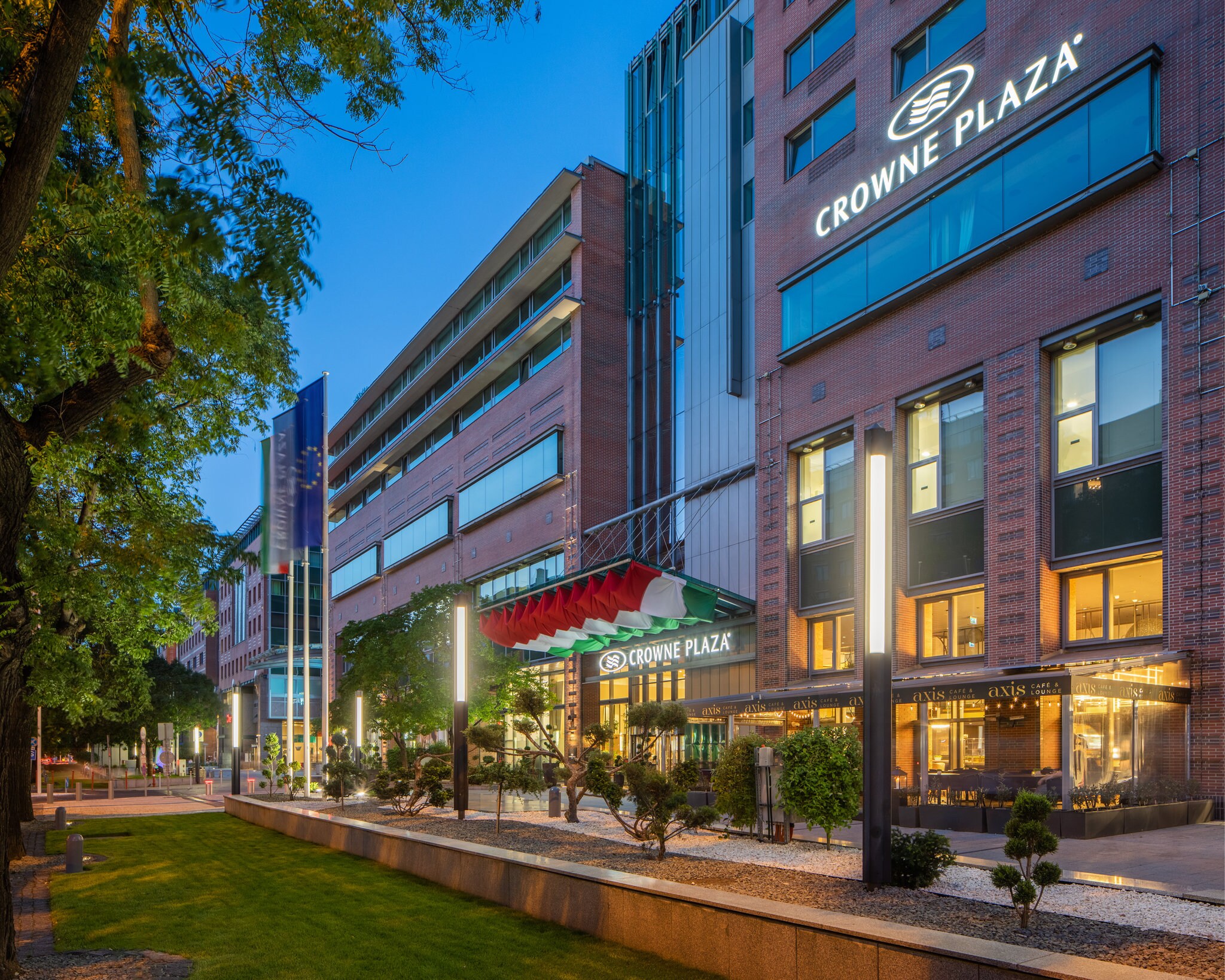 Crowne Plaza BUDAPEST - Tap to explore photos
