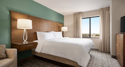 Staybridge Suites OKLAHOMA CITY-QUAIL SPRINGS Room Type - 1 Kng 1 Bdrm Ste Mobil Access Roll Shwr