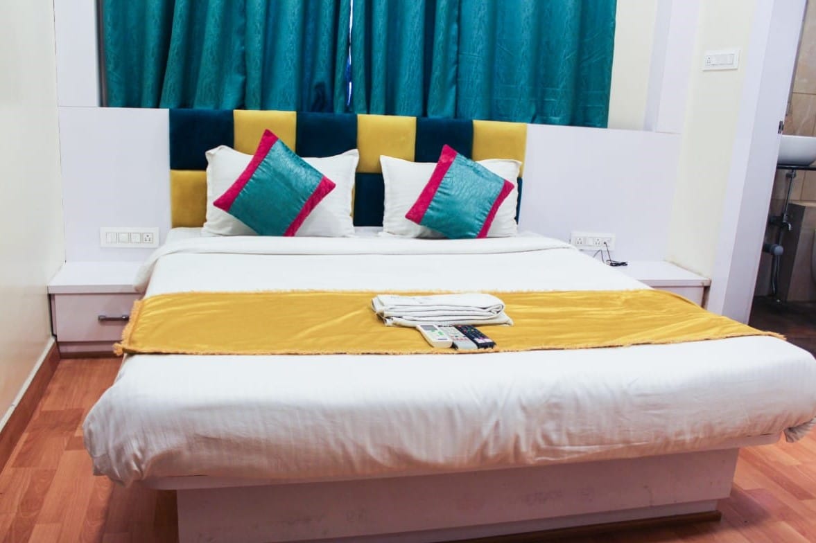 Hotel Parashar Check In - Tap to explore photos