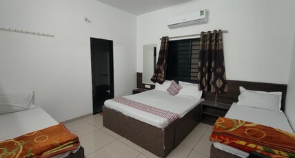 Shakti hostel&hotel Room Type - Super Deluxe AC 4 Bedroom