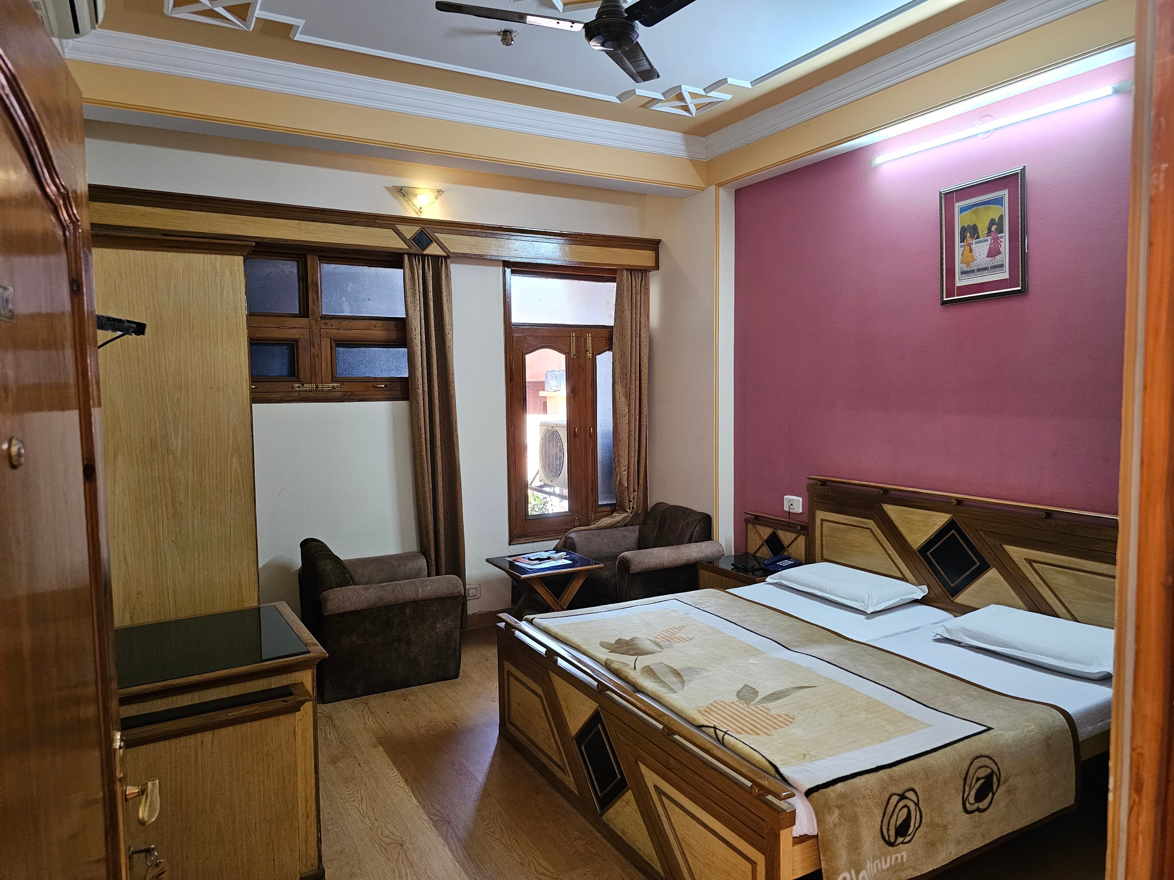 hotel City Heart - Tap to explore photos