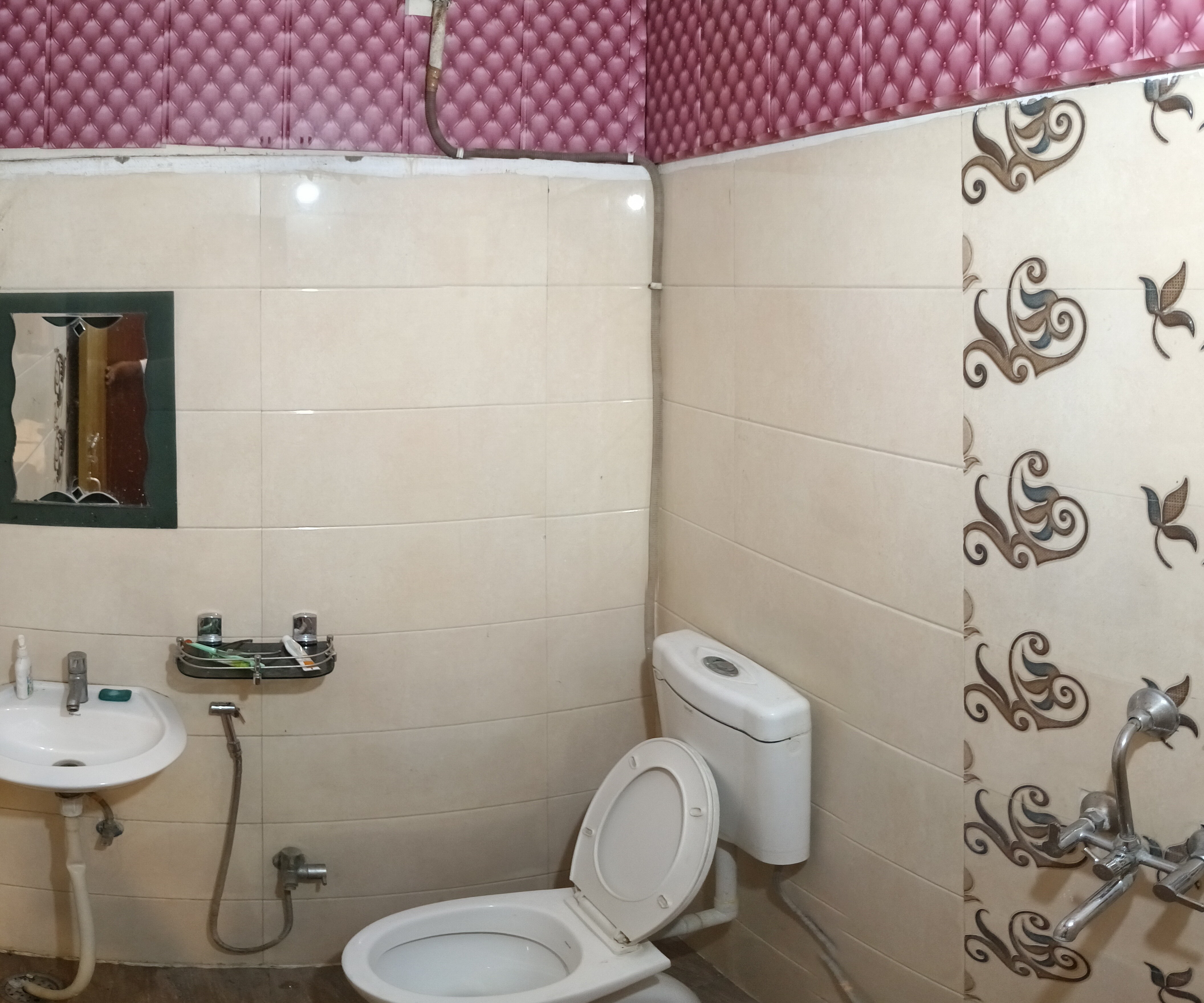 Holiday.inn PG Varanasi - Tap to explore photos