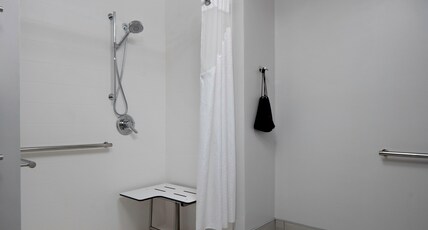 Holiday Inn Express & Suites GRIFFIN Room Type - 1 King Communication Mobility Accessible Roll in Shower Holiday Inn Express & Suites GRIFFIN Room Type - 1 King Communication Mobility Accessible Roll in Shower