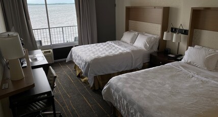 Holiday Inn DETROIT LAKES Room Type - 2 Queen Beds Standard Balcony